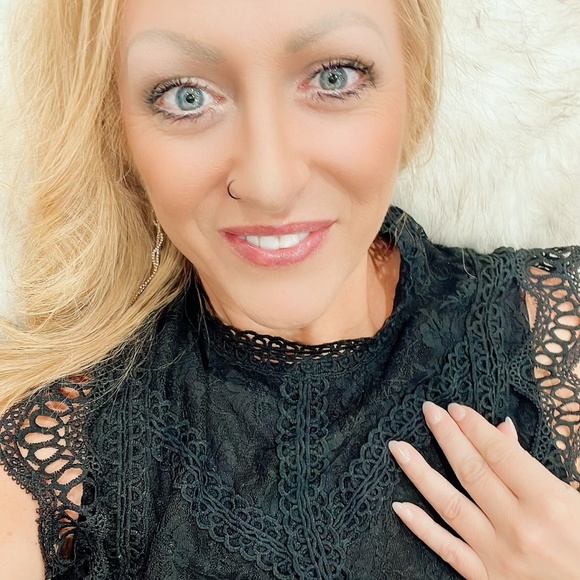 Meet your Posher, Carlie! - Picture 4 of 5